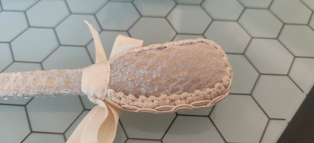 Hormas zapatos beige/doradas