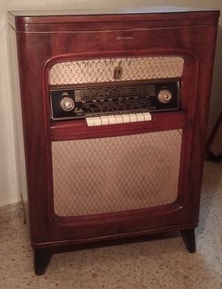 Radio tocadiscos Iberia años 50