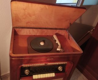 Radio tocadiscos Iberia años 50