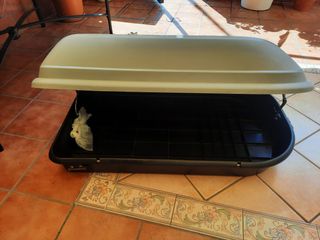 Cofre portaequipajes coche