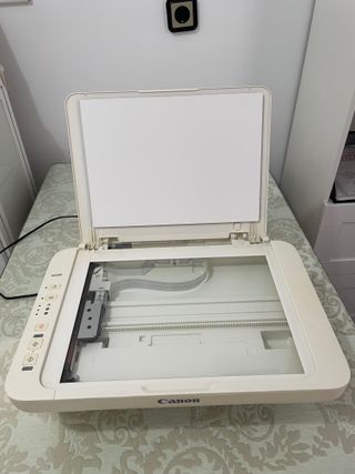 Impresora HP DeskJet 2710e blanca