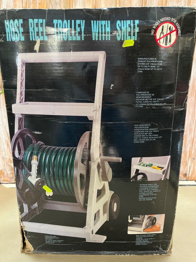 Carro porta-mangueras con estante