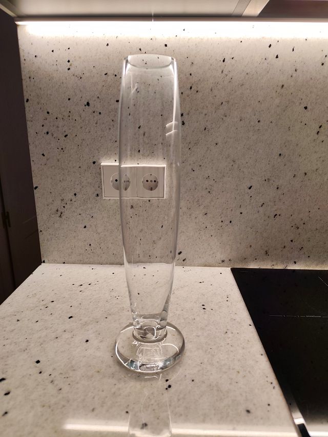 Jarrón cristal con pétalos