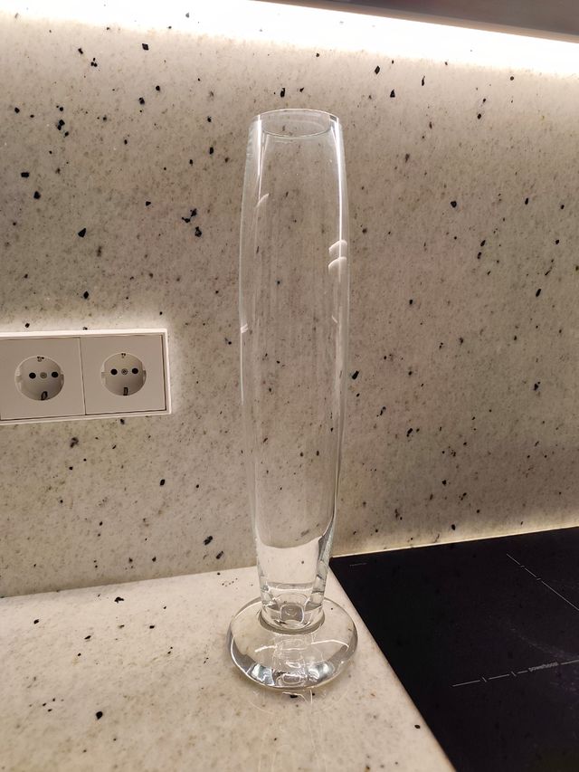 Jarrón cristal con pétalos