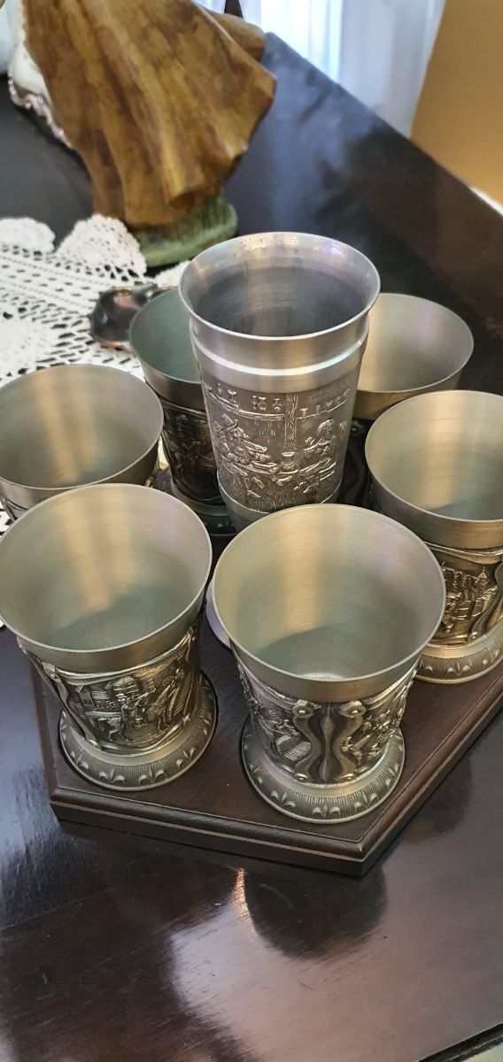 Juego vasos cinc. antiguos