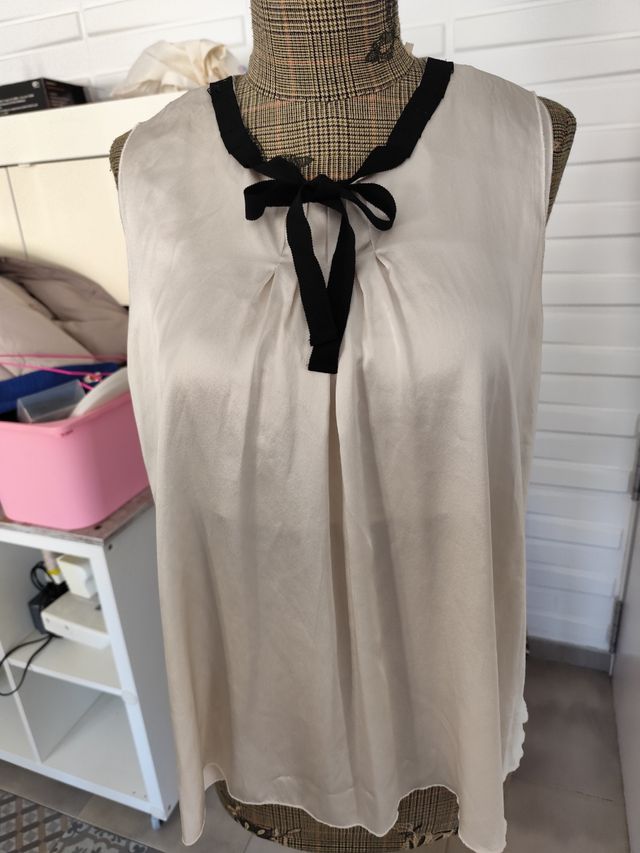 Top seda Purificación García beige-negro