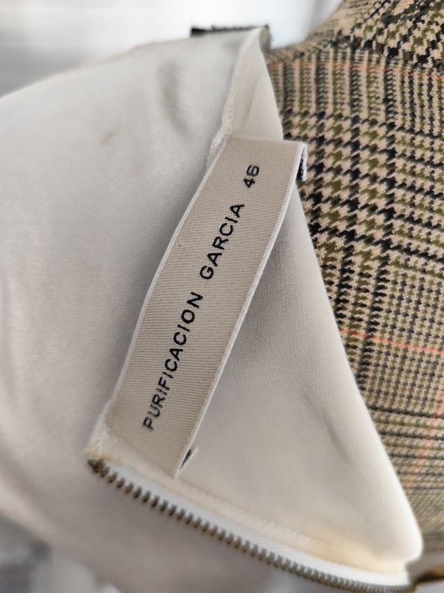 Top seda Purificación García beige-negro