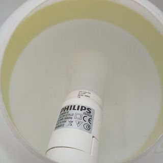 Lámpara Philips blanca y amarilla