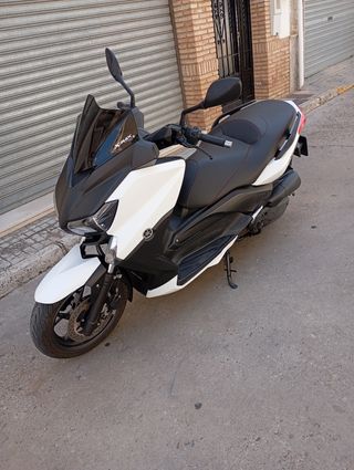 Yamaha XMax 125 - Moto Scooter