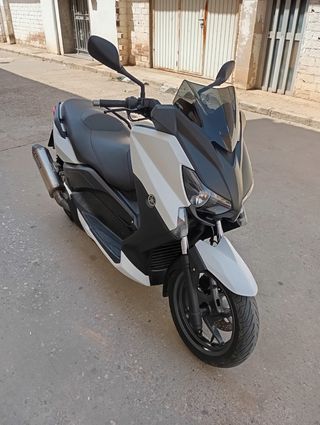Yamaha XMax 125 - Moto Scooter