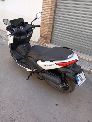 Yamaha XMax 125 - Moto Scooter