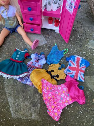 Armario Nancy + Muñeca + Ropa