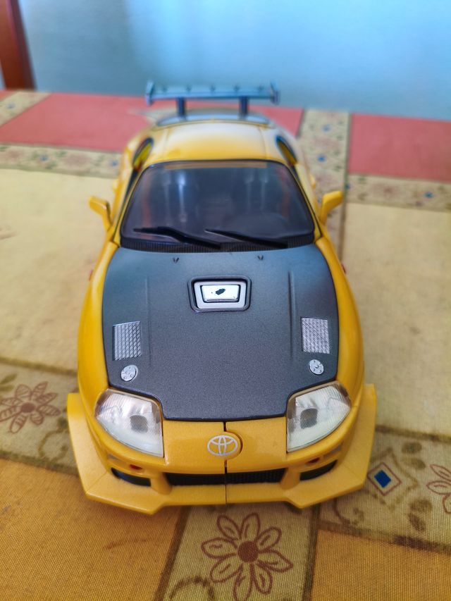 Toyota Supra - Coche convertible en robot