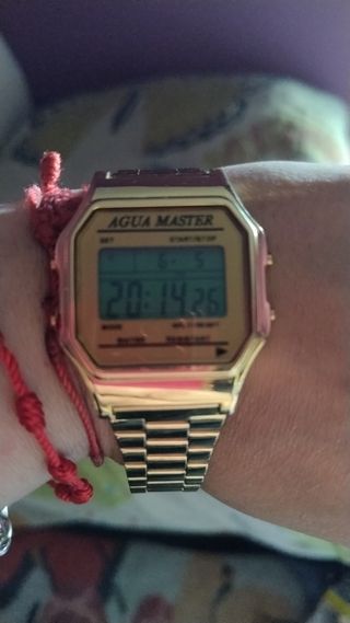 Reloj Agua Master dorado
