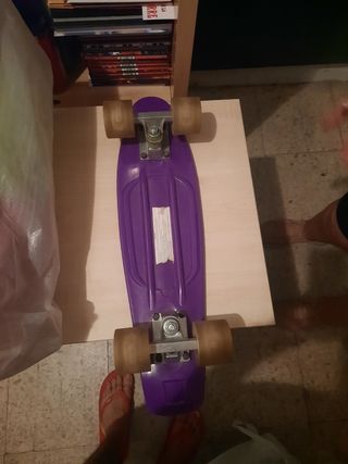 Skateboard morado - Monopatín
