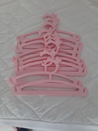  Perchas bebé rosa.