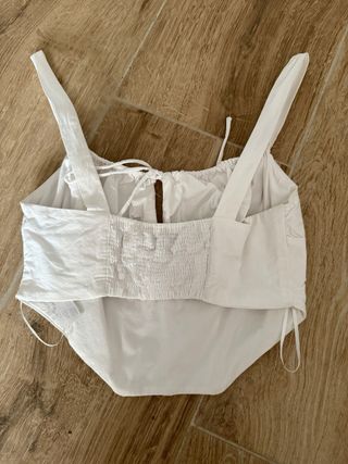 Crop top blanco corset Bershka