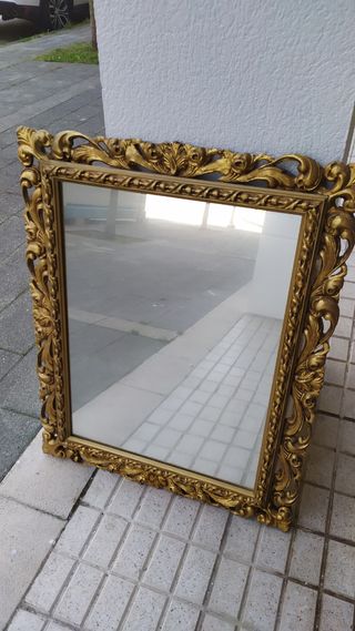 Espejo dorado estilo antiguo
