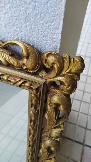 Espejo dorado estilo antiguo