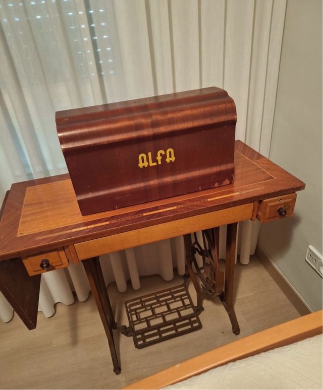 Máquina coser Alfa Antigua