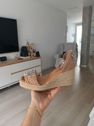 Sandalias cuña Mikel Bub beige