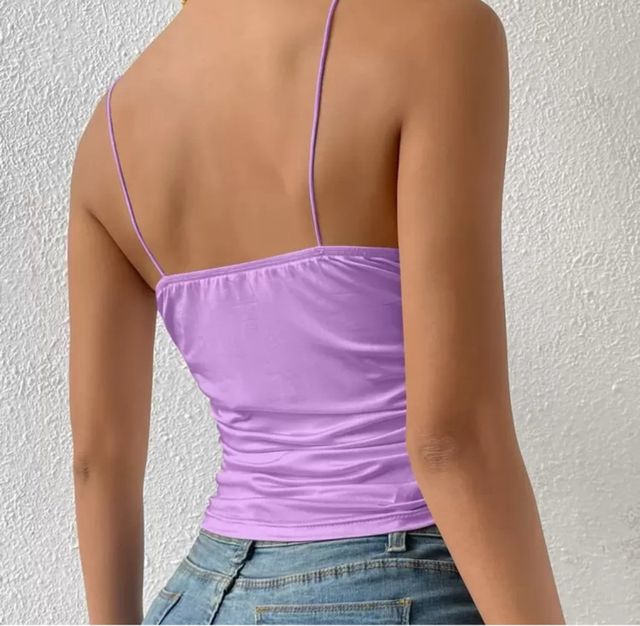 Top corto con bretelle sottili