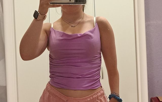 Top corto con bretelle sottili