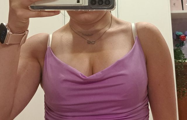 Top corto con bretelle sottili