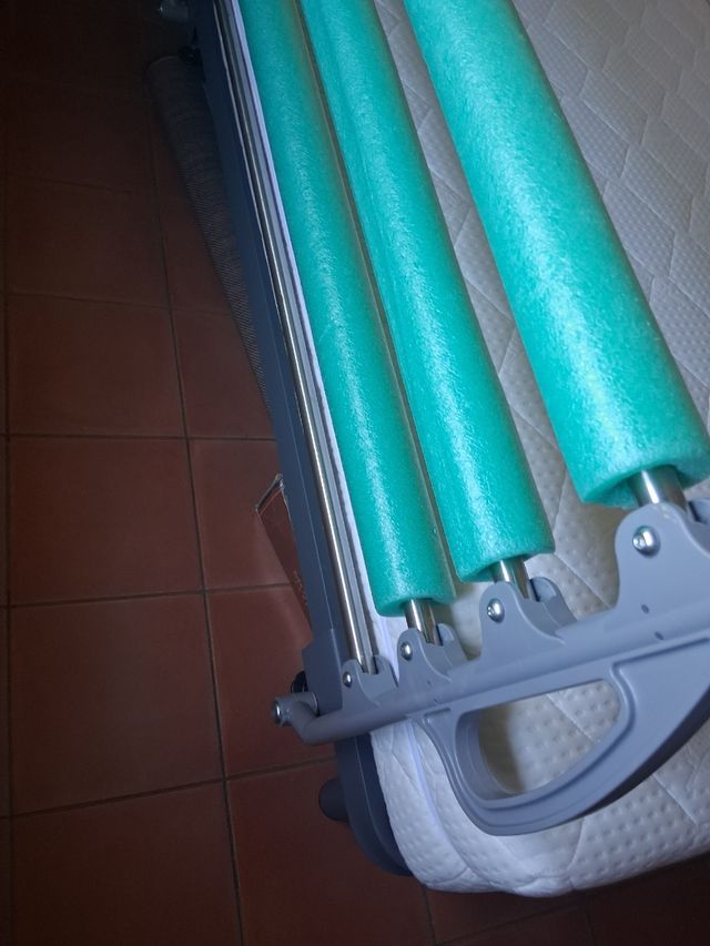 Cama articulada con barreras