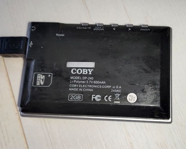Reproductor MP3 y Fotos COBY DP-240