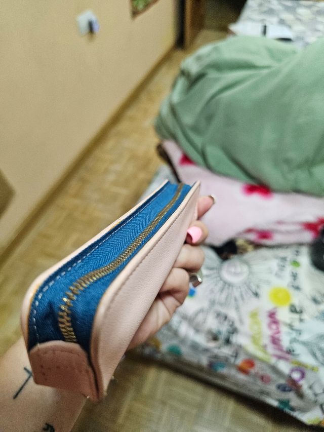 Estuche porta-bolígrafos - nuevo