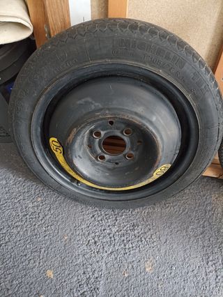 Rueda galleta Michelin 105/70 R14