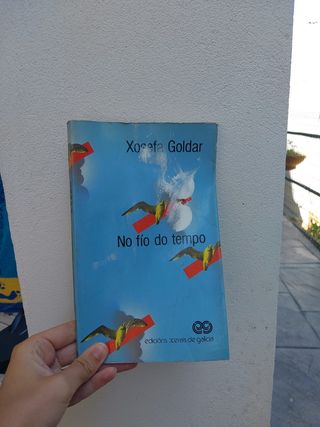 No Fio Do Tempo / in the Wire of Time (Galician...