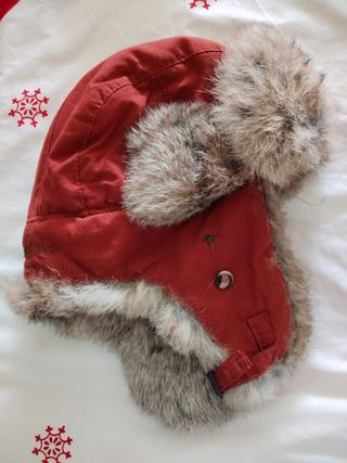 Gorro invierno burdeos con pelo de conejo 