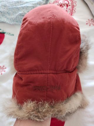Gorro invierno burdeos con pelo de conejo 