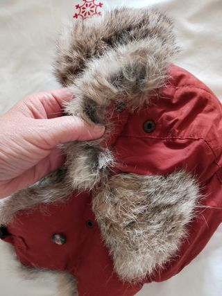 Gorro invierno burdeos con pelo de conejo 