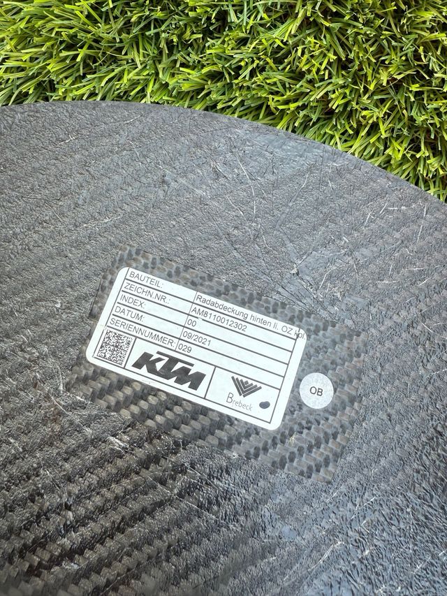 cover carbono Rueda trasera Moto3 carbono