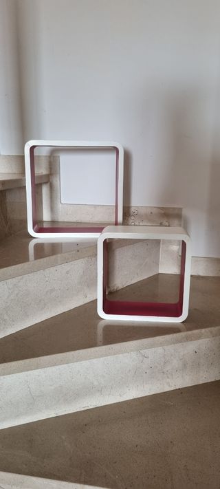 2 Estantes cubos blancos y rojos