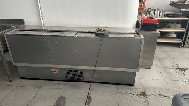 Botellero de acero inoxidable 4 puertas