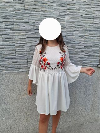 Vestido blanco flores rojas