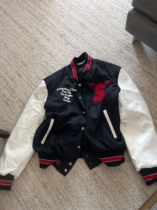 Cazadora Stüssy Varsity.