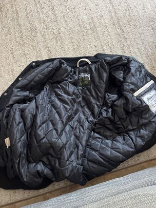 Cazadora Stüssy Varsity.