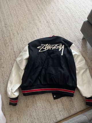 Cazadora Stüssy Varsity.