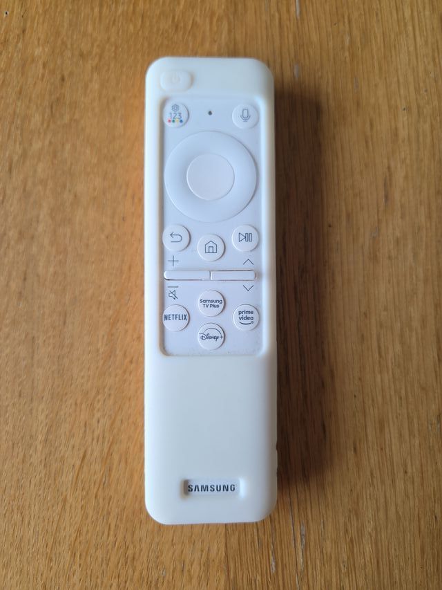 Comando Samsung Solar - USB-C, e capa protetora.