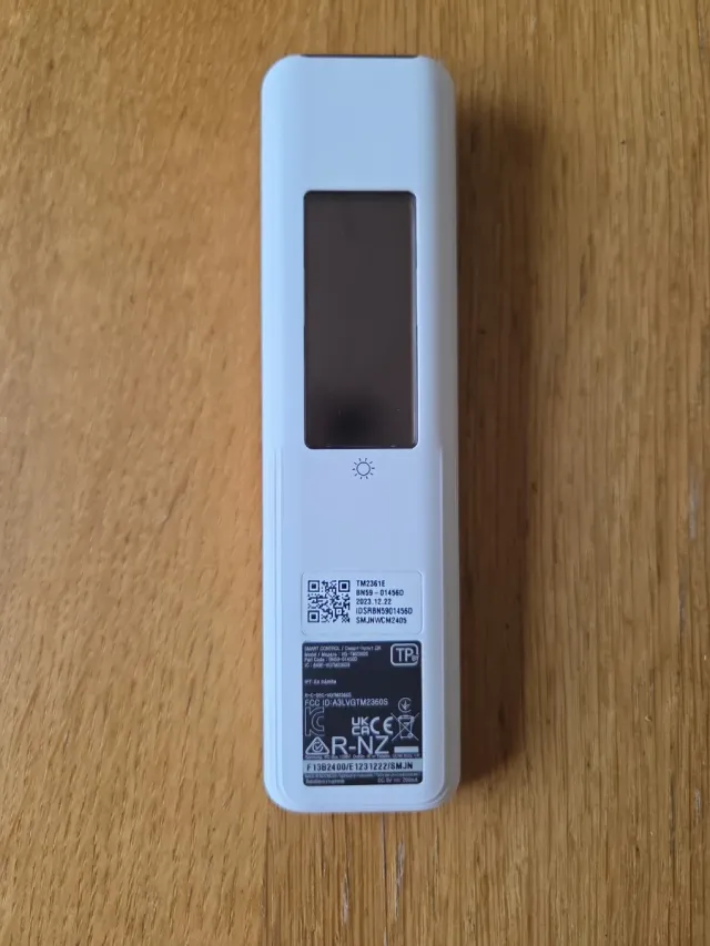 Comando Samsung Solar - USB-C, e capa protetora.