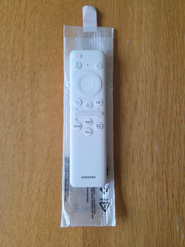 Comando Samsung Solar - USB-C, e capa protetora.