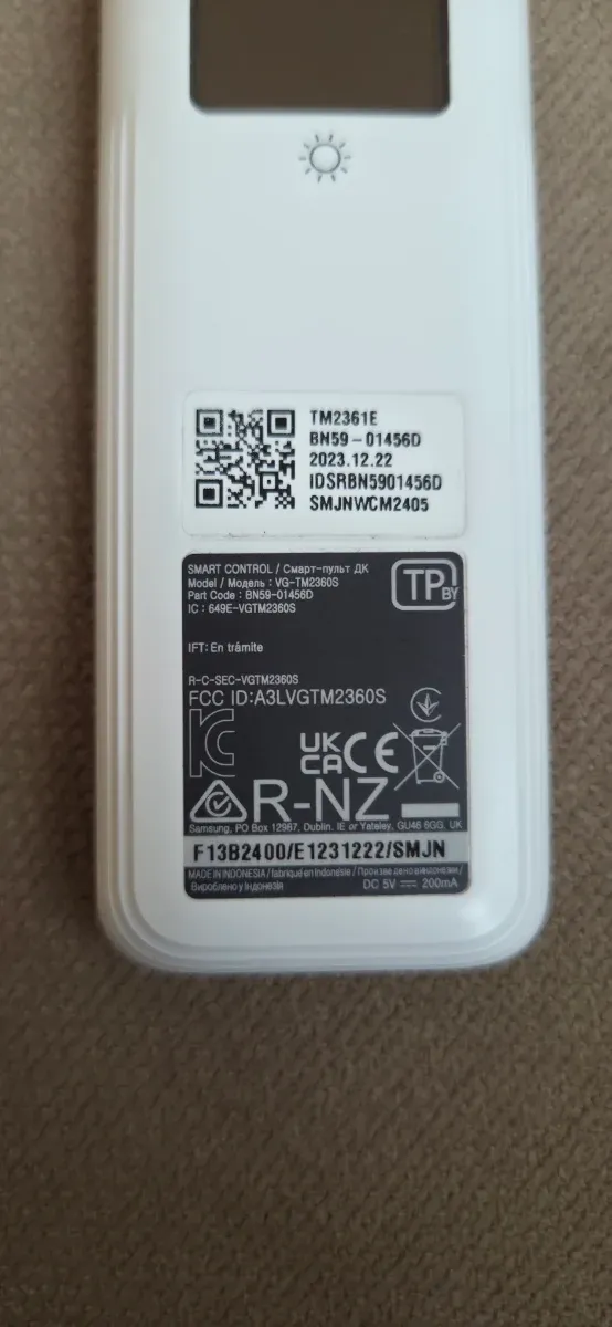 Comando Samsung Solar - USB-C, e capa protetora.