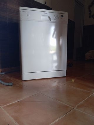 Lavavajillas zanussi
funciona 