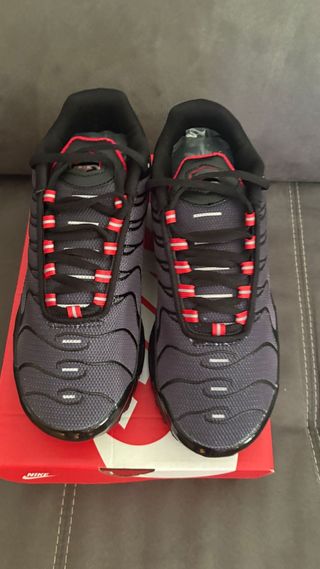 Zapatillas Nike Air Max Plus TN negras y rojas