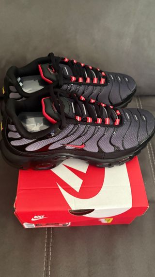 Zapatillas Nike Air Max Plus TN negras y rojas